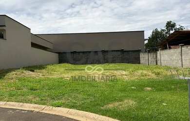 Imagem: O terreno à venda possui 10m² de Área e Imóvel novo e está