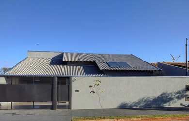 Imagem: A casa possui 3 Dormitórios, 2 Banheiros, 205m² de Área e