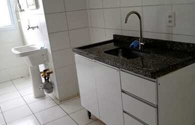 Imagem: O apartamento possui 2 Dormitórios, 1 Banheiro, 1 Vaga na garagem