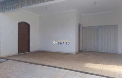 Imagem: A casa possui 3 Dormitórios, 3 Banheiros, 4 Vagas na garagem