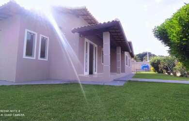 Imagem: A casa possui 3 Dormitórios, 2 Banheiros, 2 Vagas na garagem