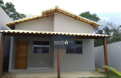 Imagem: A casa possui 2 Dormitórios, 1 Banheiro, 2 Vagas na garagem