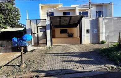 Imagem: A casa possui 3 Dormitórios, 3 Banheiros, 1 Vaga na garagem