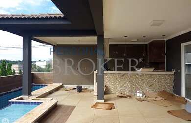 Imagem: A casa em condomínio possui 4 Dormitórios, 5 Banheiros, 3