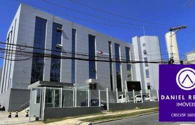 Imagem: O depósito possui 5 Vagas na garagem e 3400m² de Área e está