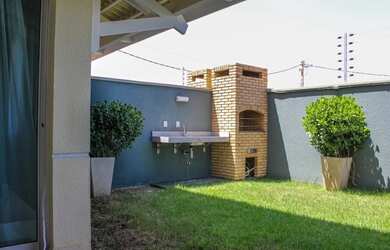 Imagem: A casa em condomínio possui 3 Dormitórios, 3 Banheiros, 3