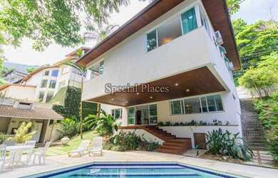 Imagem: A casa em condomínio possui 4 Dormitórios, 5 Banheiros, 4