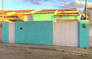 Imagem: A casa possui 2 Dormitórios, 1 Banheiro, 1 Vaga na garagem