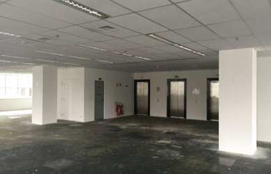 Imagem: O depósito possui 2 Vagas na garagem, 568m² de Área e está