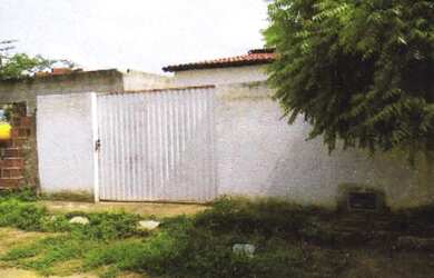 Imagem: A casa possui 2 Dormitórios, 1 Banheiro, 1 Vaga na garagem