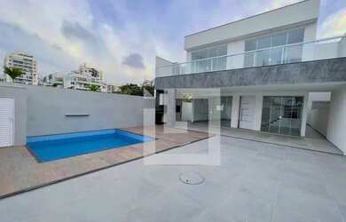 Imagem: A casa em condomínio possui 4 Dormitórios, 5 Banheiros, 4