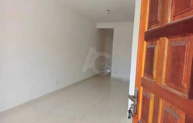 Imagem 5: Maravilhosa casa vazia, única no terreno, frente de rua em excelente...