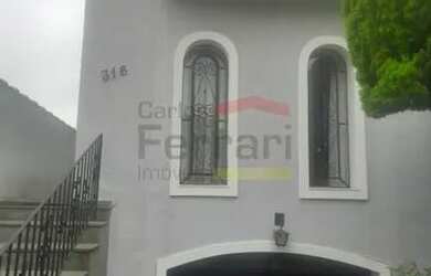 Imagem: A casa possui 3 Dormitórios, 4 Banheiros, 3 Vagas na garagem