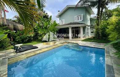 Imagem: A casa em condomínio possui 5 Dormitórios, 1 Banheiro, 3 Vagas