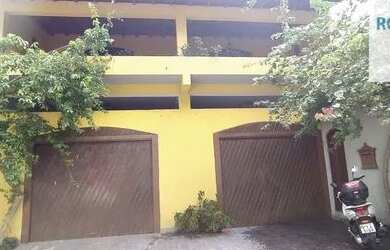 Imagem: A casa possui 3 Dormitórios, 4 Banheiros, 4 Vagas na garagem