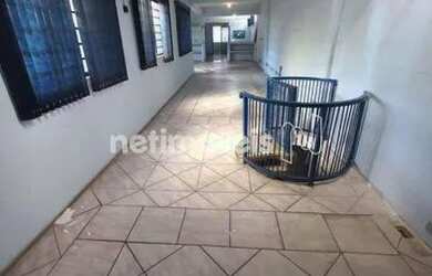 Imagem: O depósito possui 3 Vagas na garagem, 454m² de Área e está