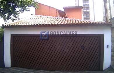 Imagem: A casa possui 4 Dormitórios, 3 Banheiros, 3 Vagas na garagem