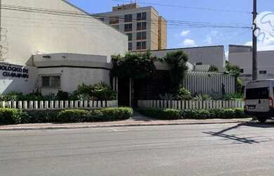 Imagem: O depósito possui 2 Vagas na garagem, 158m² de Área e está