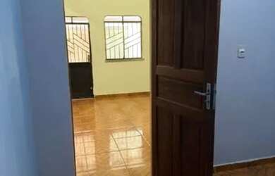 Imagem: A casa possui 3 Dormitórios, 1 Banheiro, 3 Vagas na garagem