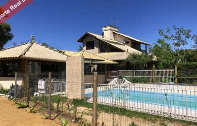 Imagem: A casa possui 3 Dormitórios, 3 Banheiros, 5 Vagas na garagem