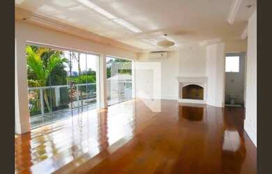 Imagem: A casa possui 5 Dormitórios, 5 Banheiros, 5 Vagas na garagem