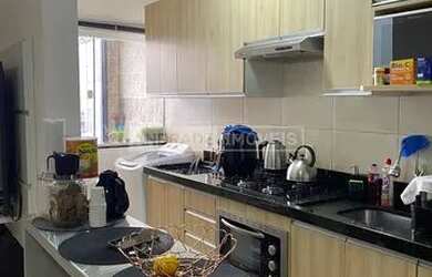 Imagem: O apartamento possui 2 Dormitórios, 1 Banheiro, 1 Vaga na garagem