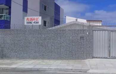 Imagem: A casa possui 5 Dormitórios, 4 Banheiros e 5 Vagas na garagem