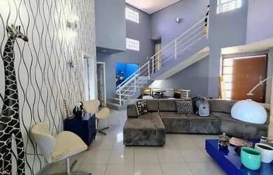 Imagem: A casa possui 3 Dormitórios, 3 Banheiros, 3 Vagas na garagem