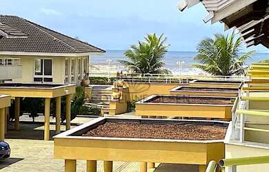 Imagem: A casa em condomínio possui 4 Dormitórios, 4 Banheiros, 2