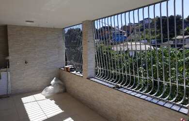 Imagem: A casa possui 2 Dormitórios, 1 Banheiro, 2 Vagas na garagem