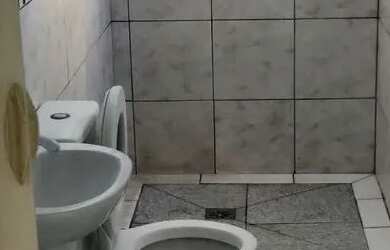 Imagem: A casa possui 1 Dormitório, 1 Banheiro, 42m² de Área e está