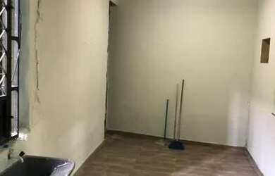 Imagem: A casa possui 1 Dormitório, 1 Banheiro e está localizado