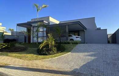 Imagem: A casa em condomínio possui 3 Dormitórios, 5 Banheiros, 5