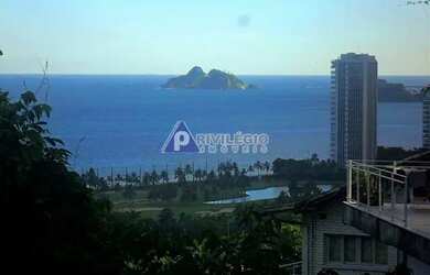 Imagem: A casa em condomínio possui 4 Dormitórios, 4 Banheiros, 3