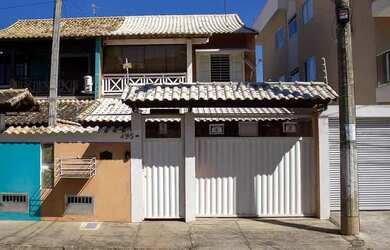 Imagem: A casa possui 3 Dormitórios, 2 Banheiros, 2 Vagas na garagem