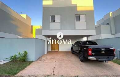 Imagem: A casa em condomínio possui 3 Dormitórios, 3 Banheiros, 2