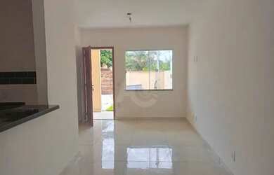 Imagem 10: Maravilhosa casa vazia, única no terreno, frente de rua em excelente...