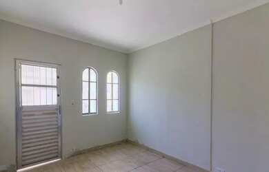 Imagem 1: Casa com 2 dormitórios à venda por R$ 270.000 na Vila Picinin