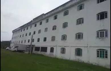 Imagem: A kitnet possui 1 Dormitório, 1 Banheiro, 2 Vagas na garagem