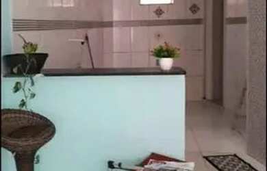 Imagem: A casa possui 2 Dormitórios, 1 Banheiro, 1 Vaga na garagem