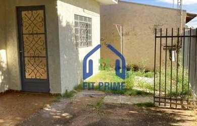 Imagem: A casa possui 3 Dormitórios, 2 Banheiros, 1 Vaga na garagem