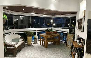 Imagem: O apartamento possui 4 Dormitórios, 5 Banheiros, 3 Vagas na