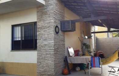 Imagem: A casa em condomínio possui 3 Dormitórios, 2 Banheiros, 1