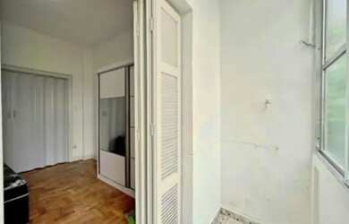 Imagem: O apartamento possui 1 Dormitório, 1 Banheiro, 1 Vaga na garagem