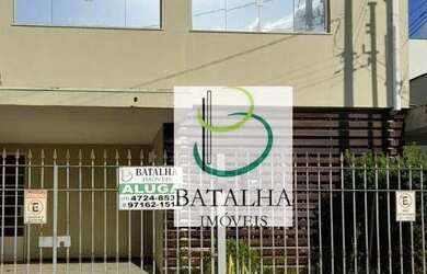 Imagem: A casa possui 4 Dormitórios, 2 Banheiros, 2 Vagas na garagem