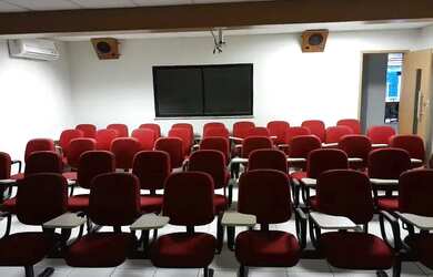 Imagem: A casa possui 5 Dormitórios, 5 Banheiros, 5 Vagas na garagem