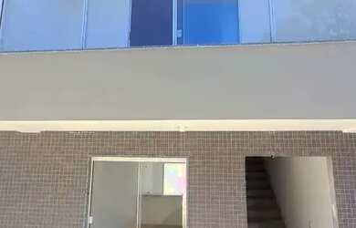 Imagem: A casa possui 2 Dormitórios, 2 Banheiros, 1 Vaga na garagem