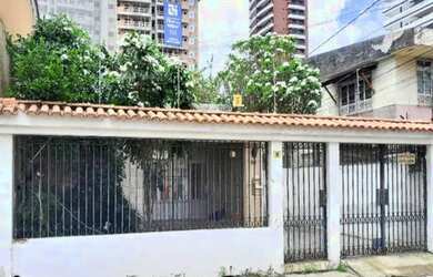 Imagem: A casa possui 3 Dormitórios, 3 Banheiros, 2 Vagas na garagem