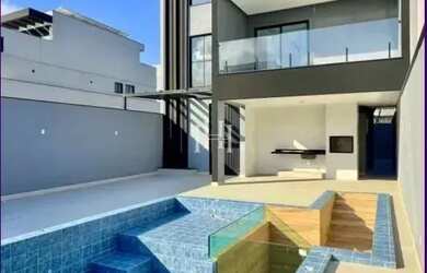 Imagem: A casa em condomínio possui 5 Dormitórios, 5 Banheiros, 2