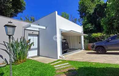 Imagem: A casa possui 2 Dormitórios, 3 Banheiros, 4 Vagas na garagem